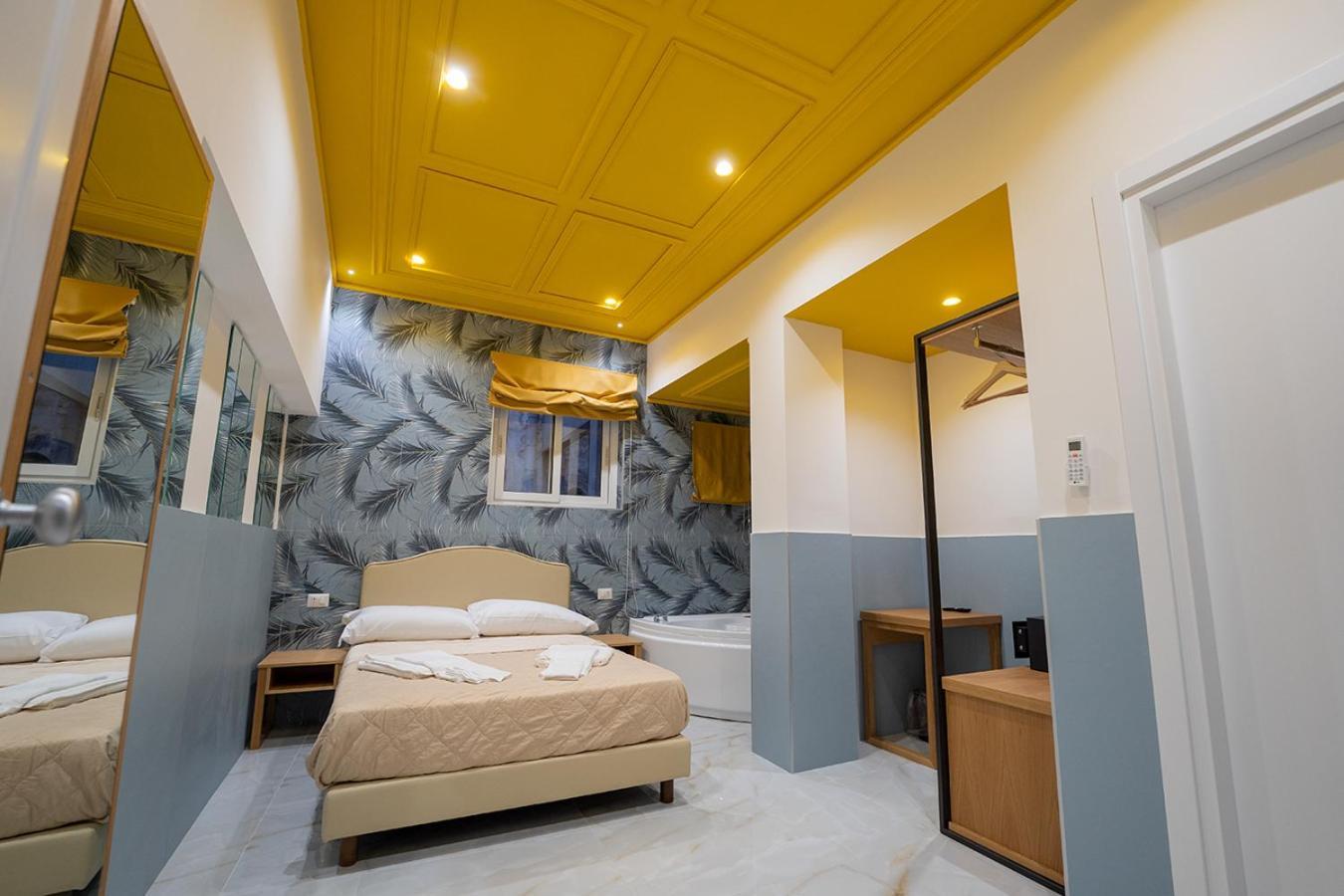 Greros H. Rooms Napoli Centro By Clapa Group Dislocated Hospitality Eksteriør billede