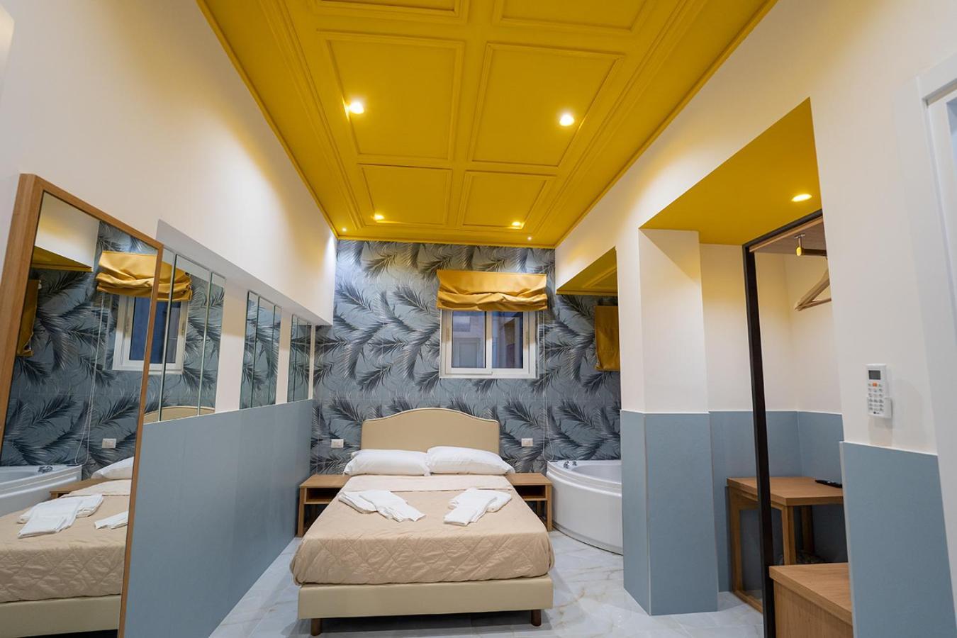Greros H. Rooms Napoli Centro By Clapa Group Dislocated Hospitality Eksteriør billede